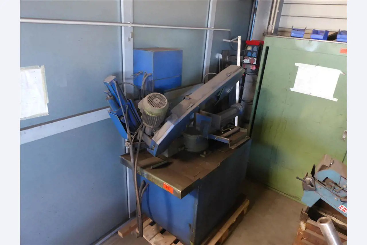 Equipement d'entreprise et de commerce dans le domaine de la construction métallique et de la soudure<br>.-1