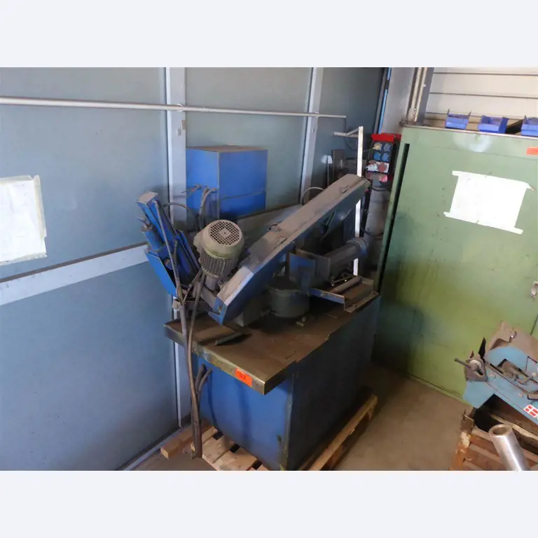 Equipement d'entreprise et de commerce dans le domaine de la construction métallique et de la soudure<br>.-1