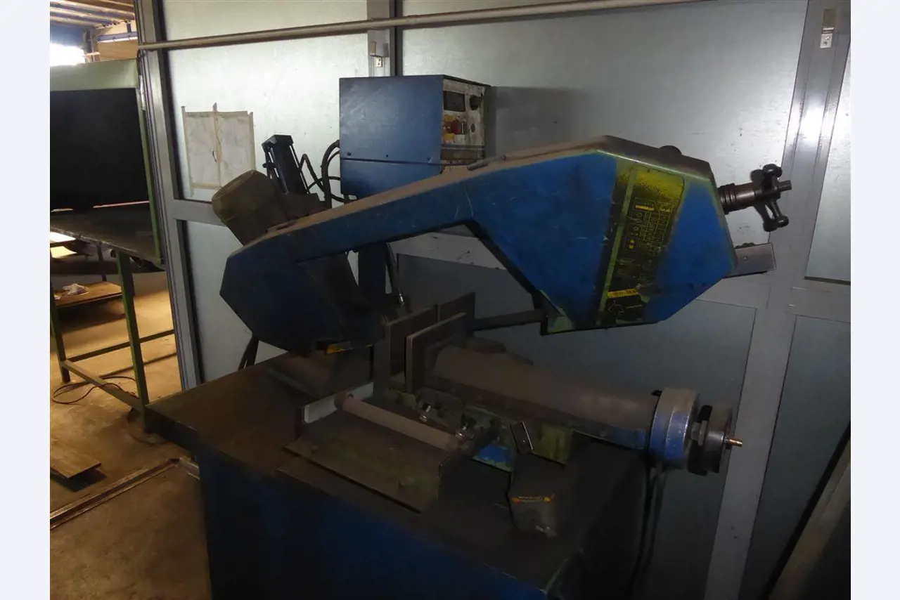 Equipement d'entreprise et de commerce dans le domaine de la construction métallique et de la soudure<br>.-3