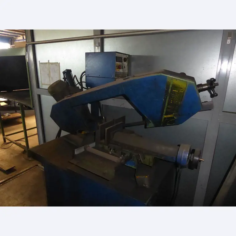 Equipement d'entreprise et de commerce dans le domaine de la construction métallique et de la soudure<br>.-3