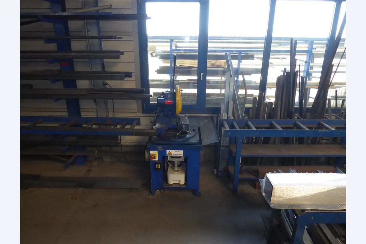 Equipement d'entreprise et de commerce dans le domaine de la construction métallique et de la soudure<br>.-1