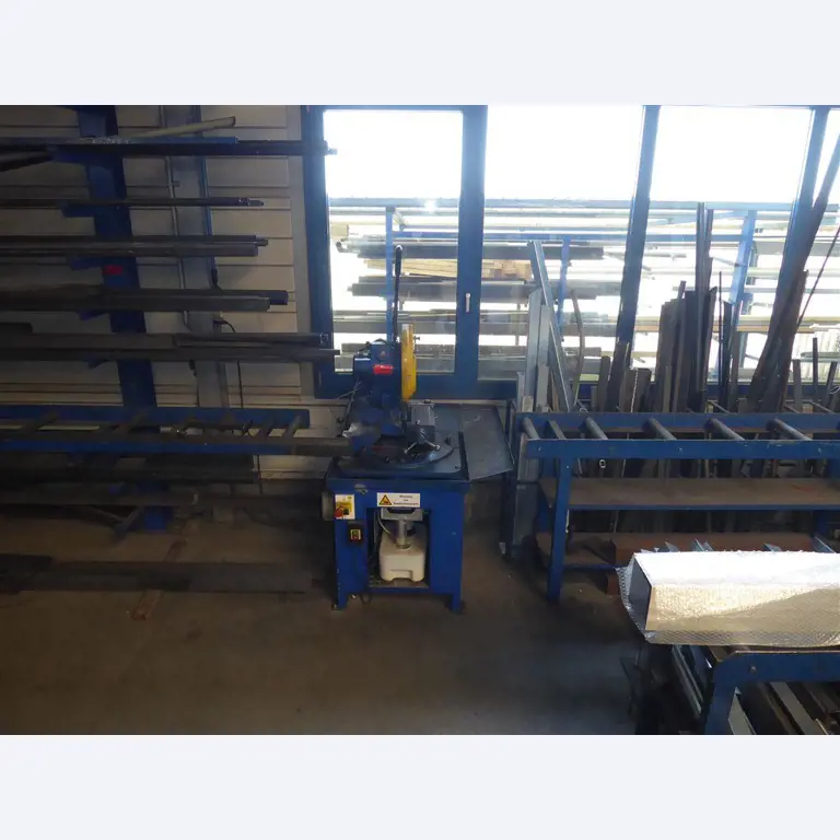 Equipement d'entreprise et de commerce dans le domaine de la construction métallique et de la soudure<br>.-1