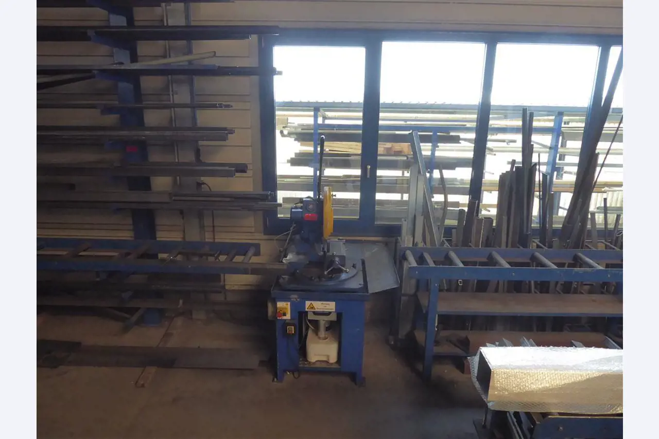 Equipement d'entreprise et de commerce dans le domaine de la construction métallique et de la soudure<br>.-2