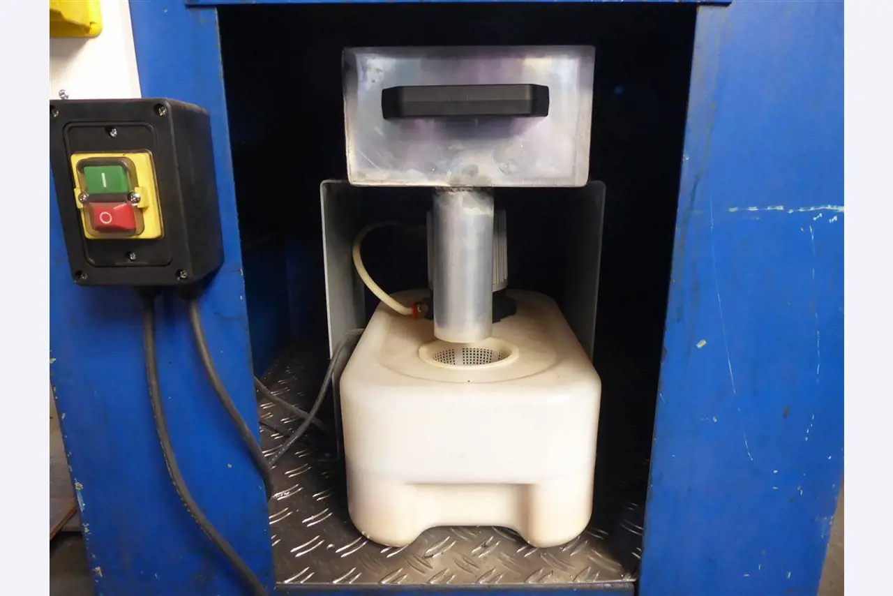 Equipement d'entreprise et de commerce dans le domaine de la construction métallique et de la soudure<br>.-5