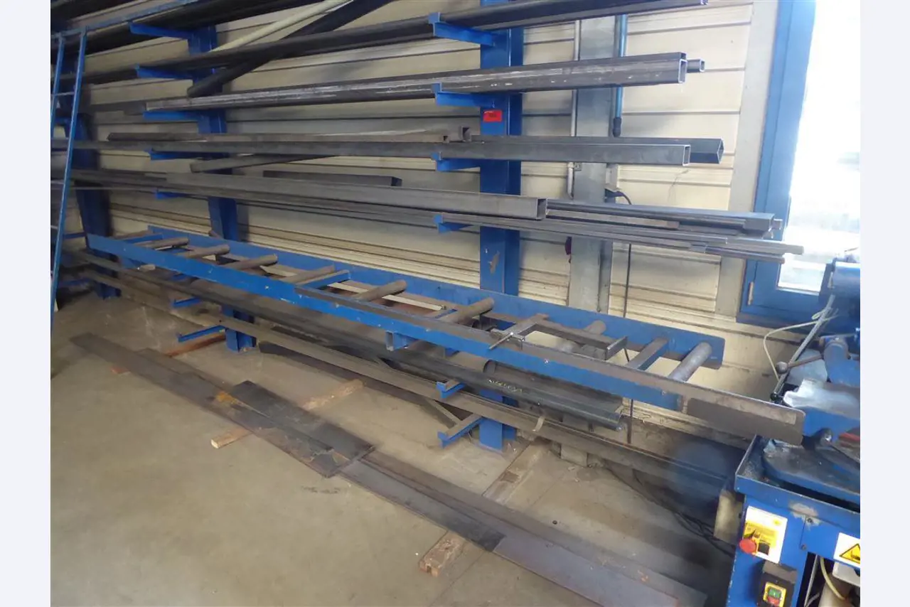 Equipement d'entreprise et de commerce dans le domaine de la construction métallique et de la soudure<br>.-7