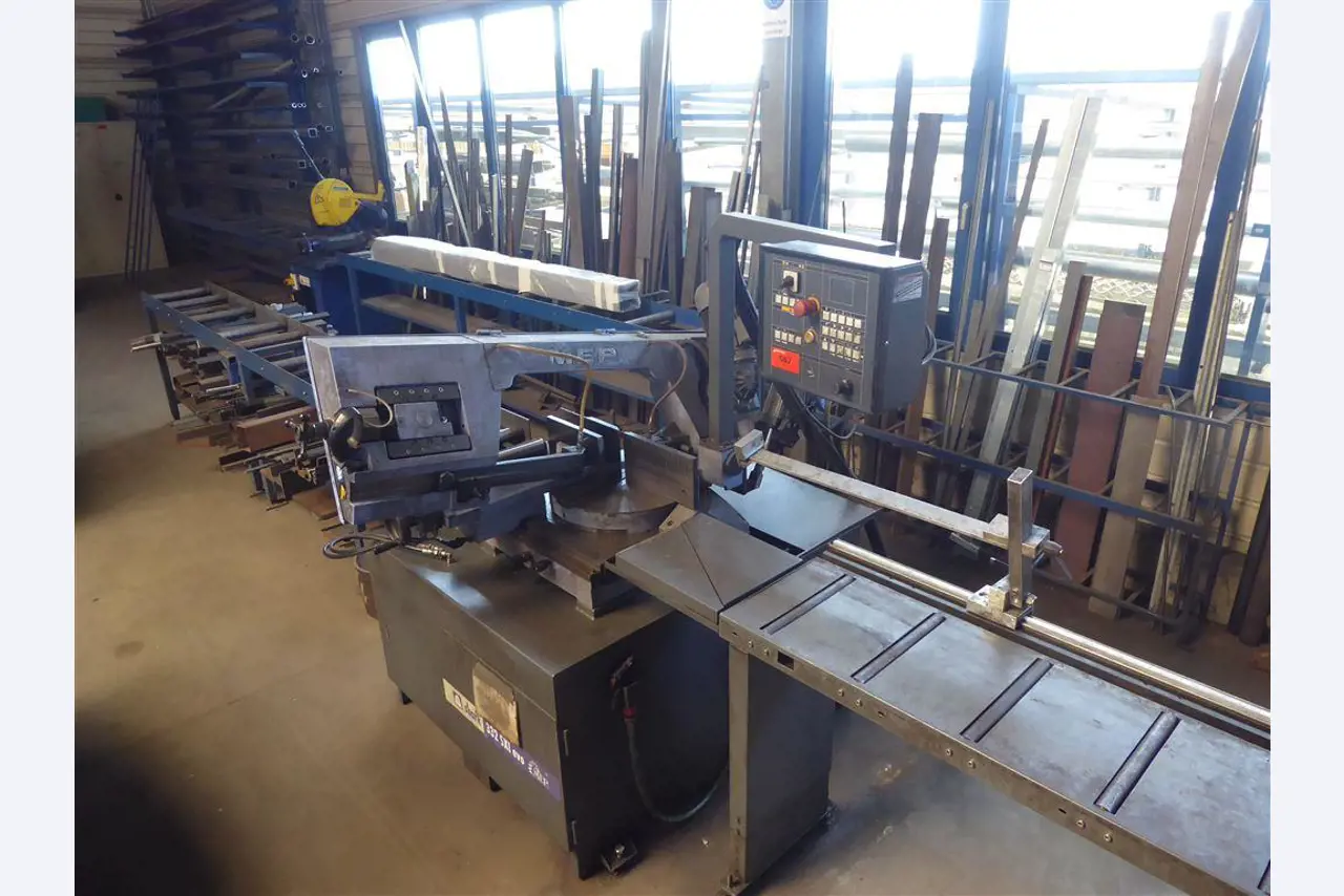 Equipement d'entreprise et de commerce dans le domaine de la construction métallique et de la soudure<br>.-1