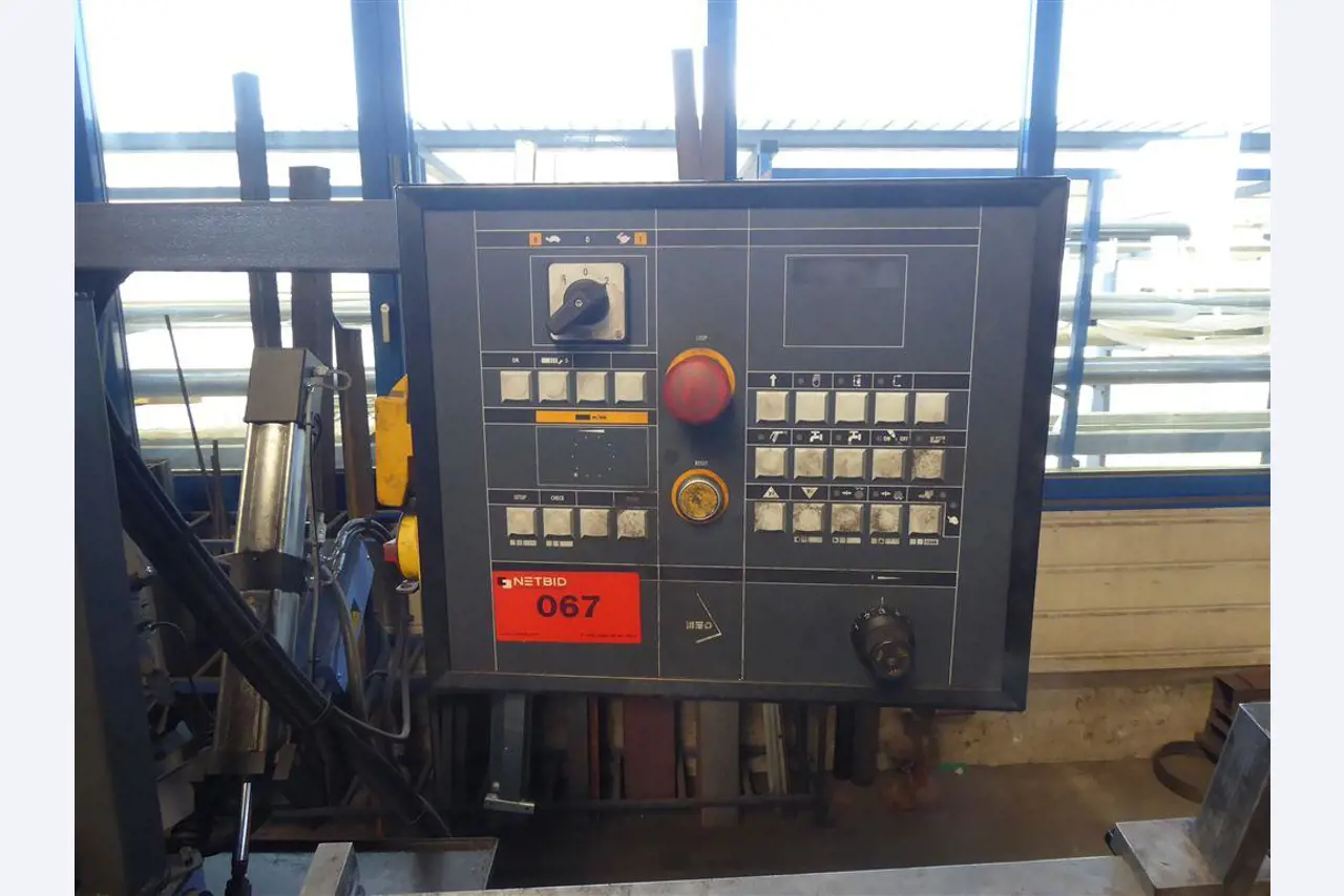 Equipement d'entreprise et de commerce dans le domaine de la construction métallique et de la soudure<br>.-5