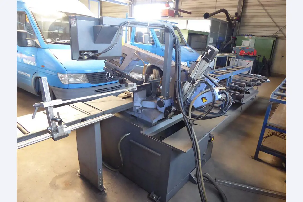 Equipement d'entreprise et de commerce dans le domaine de la construction métallique et de la soudure<br>.-8