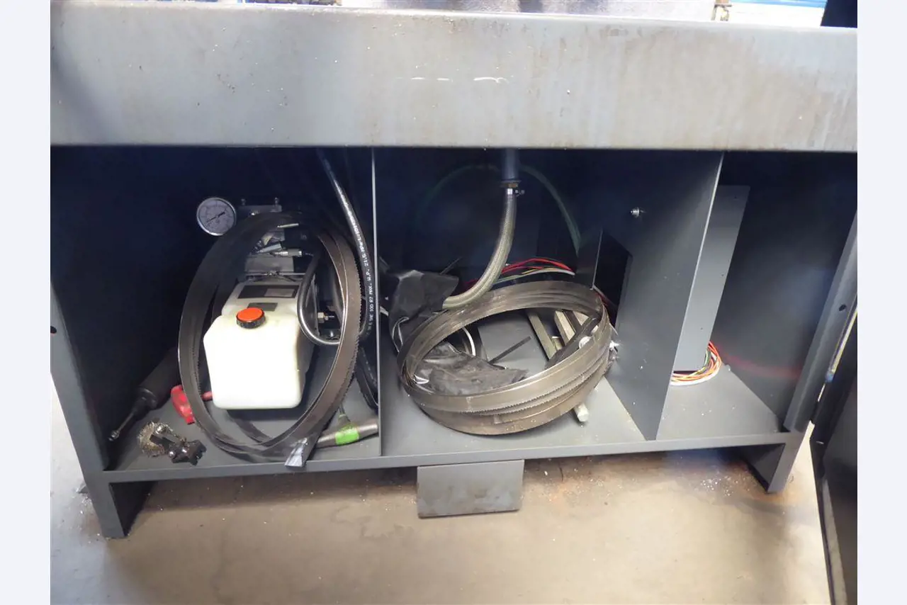 Equipement d'entreprise et de commerce dans le domaine de la construction métallique et de la soudure<br>.-9