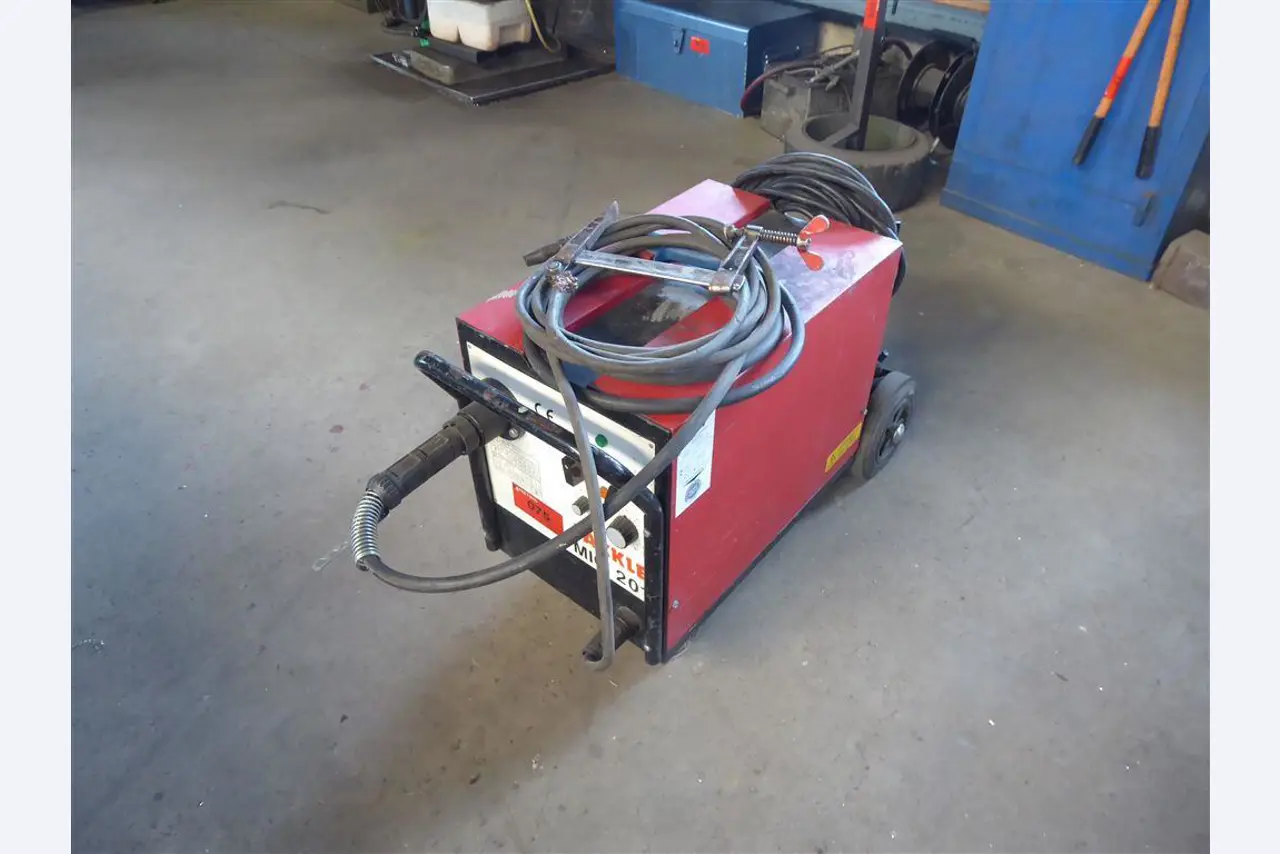 factory and office equipment from the steel and metal construction sector, welding technology<br>-1