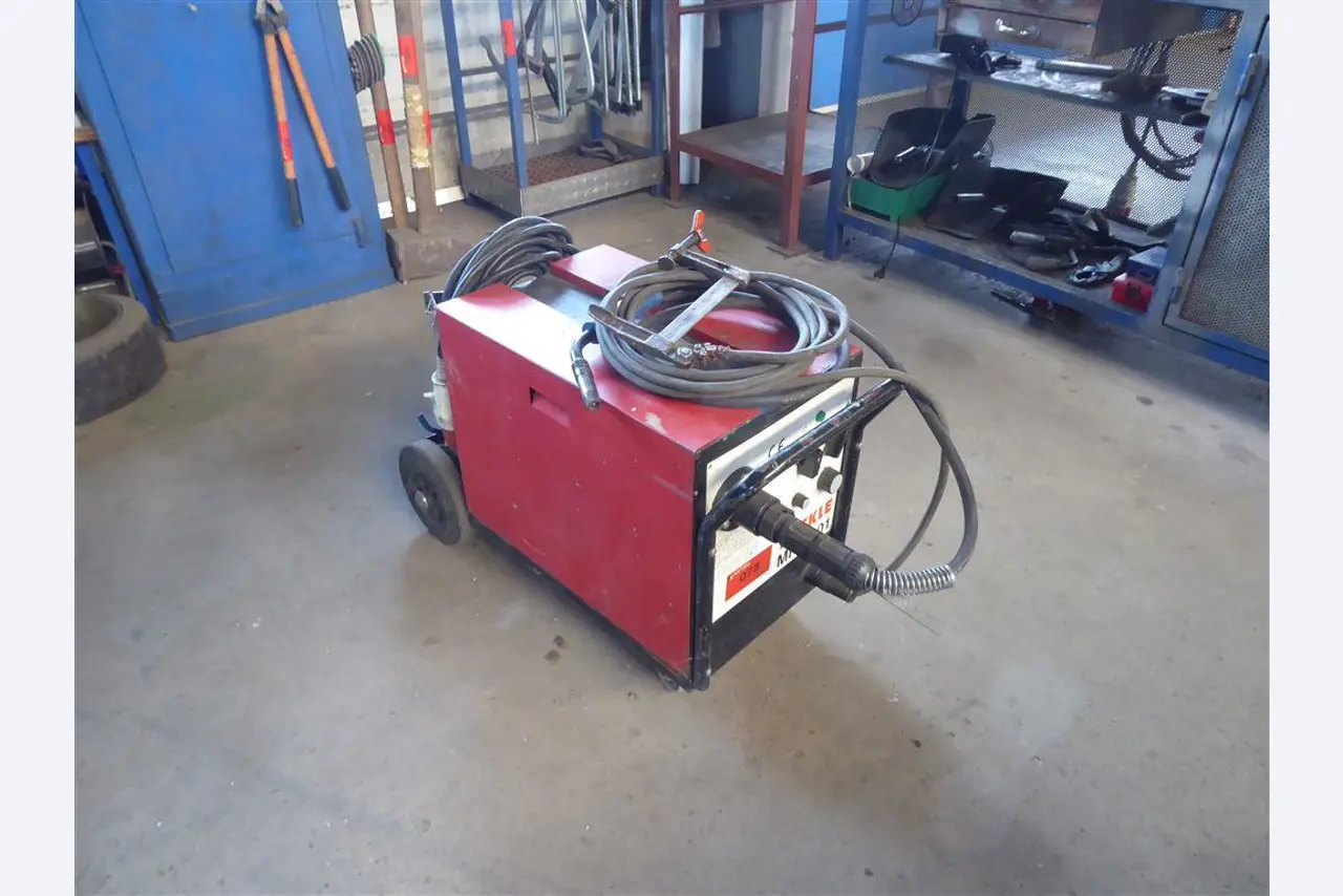 factory and office equipment from the steel and metal construction sector, welding technology<br>-2