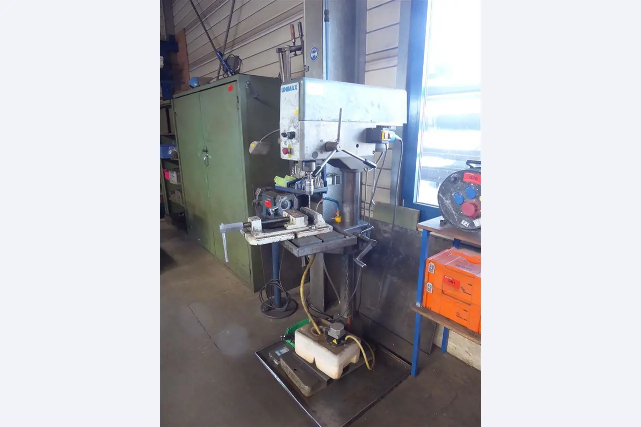 Equipement d'entreprise et de commerce dans le domaine de la construction métallique et de la soudure<br>.-1