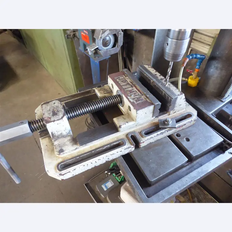 Equipement d'entreprise et de commerce dans le domaine de la construction métallique et de la soudure<br>.-3