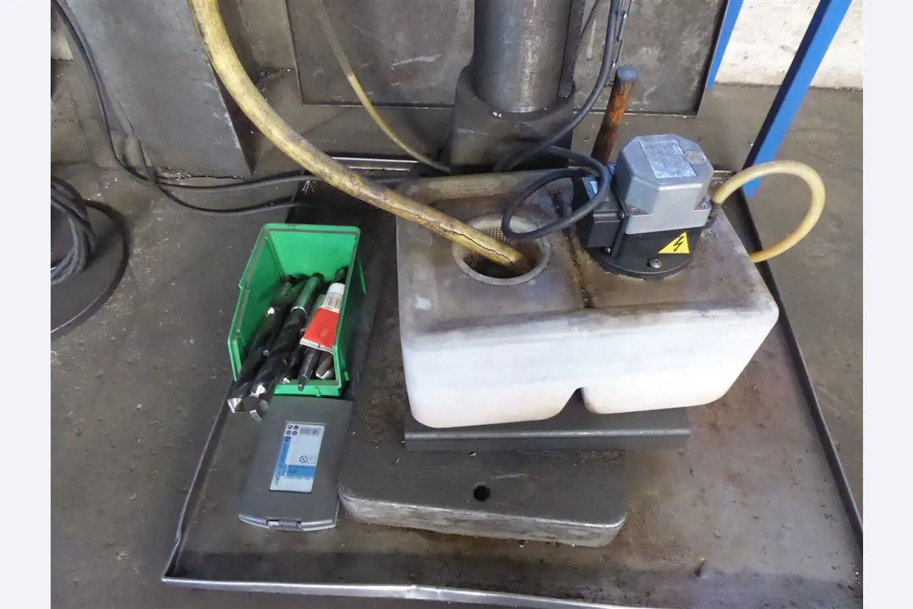 Equipement d'entreprise et de commerce dans le domaine de la construction métallique et de la soudure<br>.-5