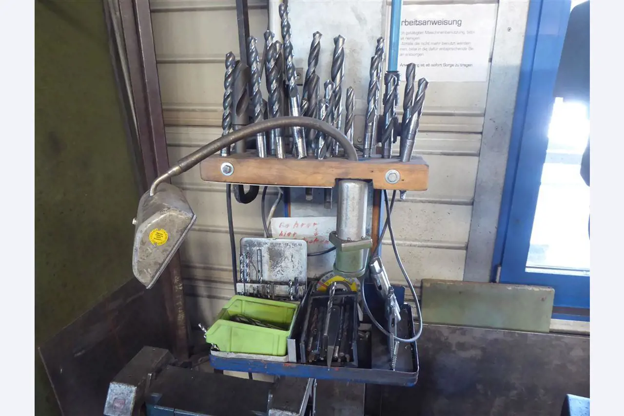 Equipement d'entreprise et de commerce dans le domaine de la construction métallique et de la soudure<br>.-6