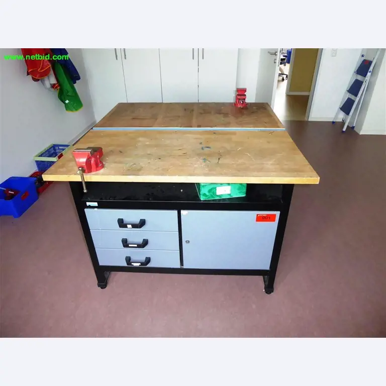 Therapiegeräte sowie die Betriebs- und Geschäftsausstattung<br>
-1