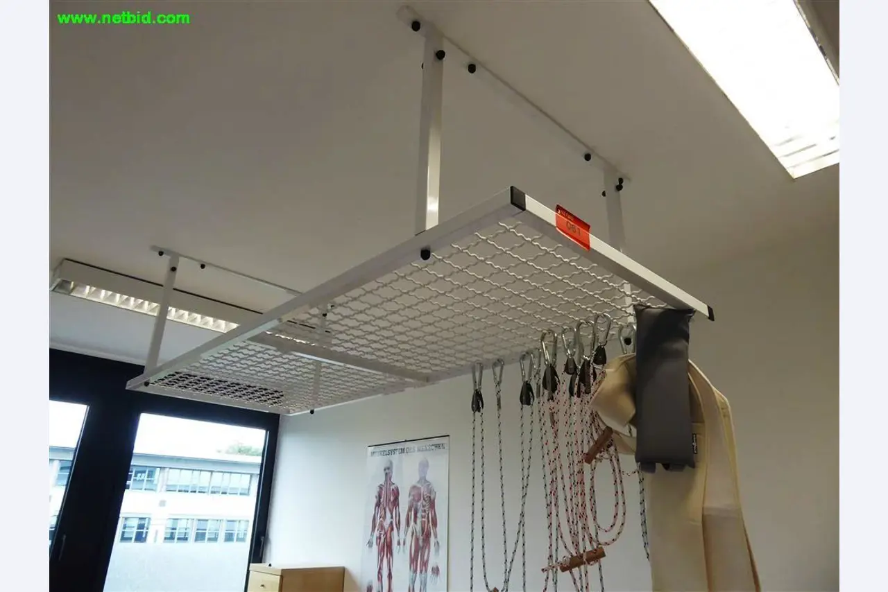 Therapiegeräte sowie die Betriebs- und Geschäftsausstattung<br>
-1