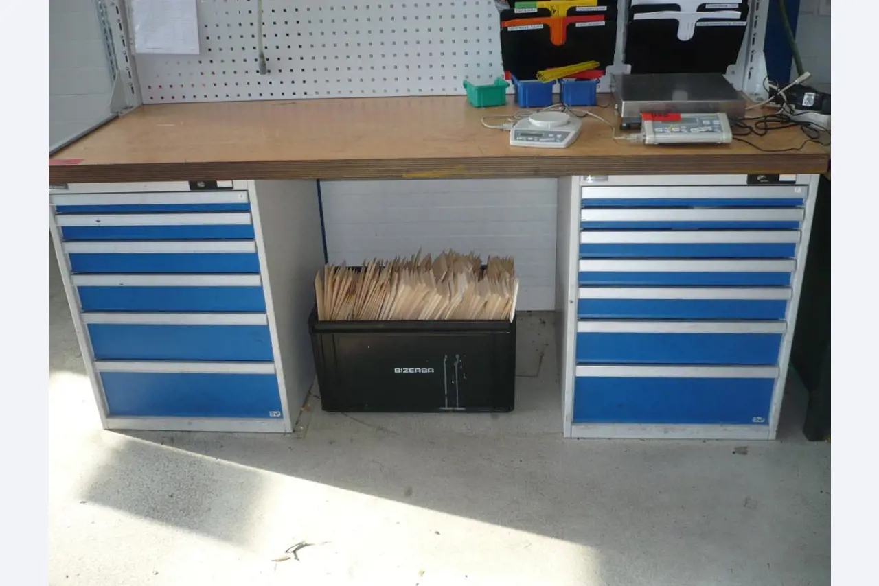 Tornos e fresadoras CNC, rectificadoras CNC, centros de maquinagem CNC-1