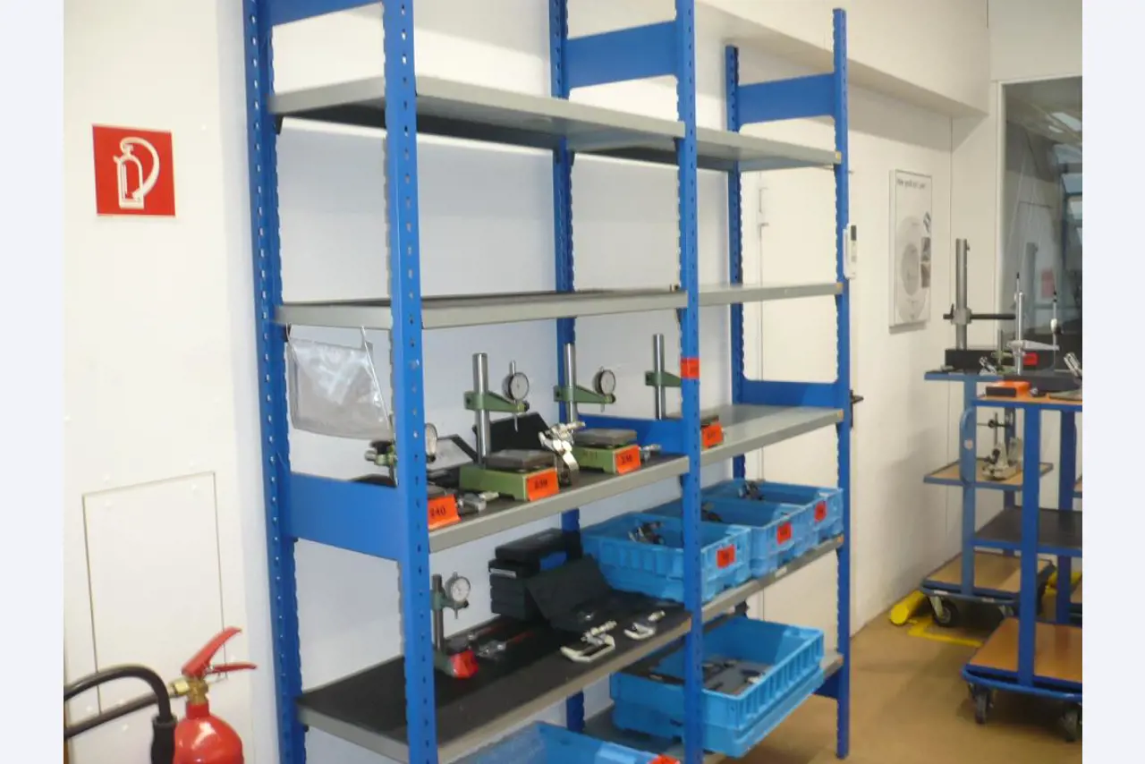 Tornos e fresadoras CNC, rectificadoras CNC, centros de maquinagem CNC-4