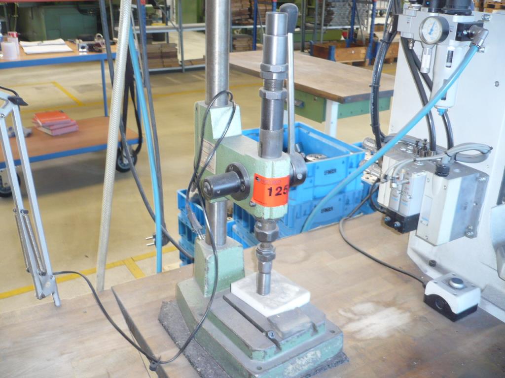 CNC soustruhy a frézky, CNC brusky, CNC obráběcí centra-2