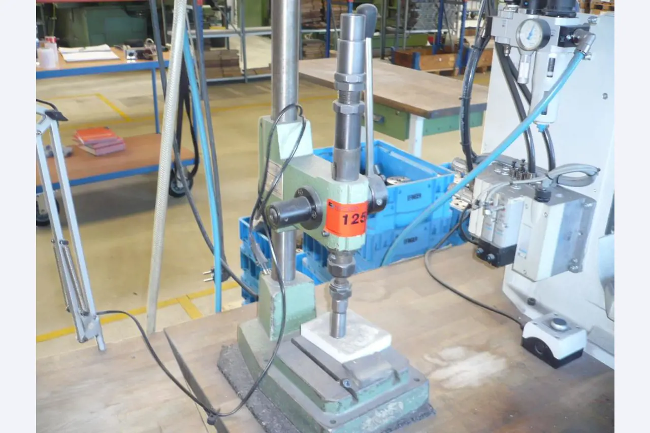 Tornos e fresadoras CNC, rectificadoras CNC, centros de maquinagem CNC-2