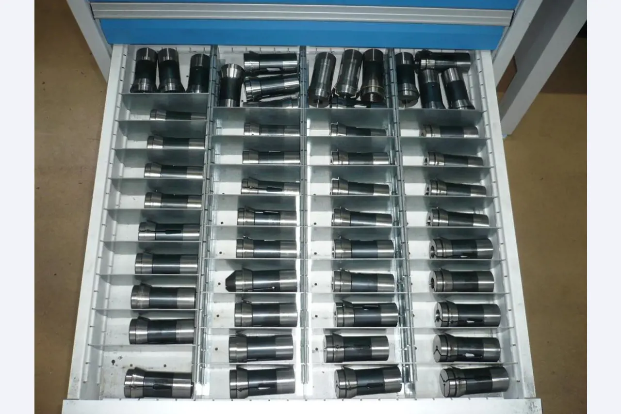 CNC soustruhy a frézky, CNC brusky, CNC obráběcí centra-3