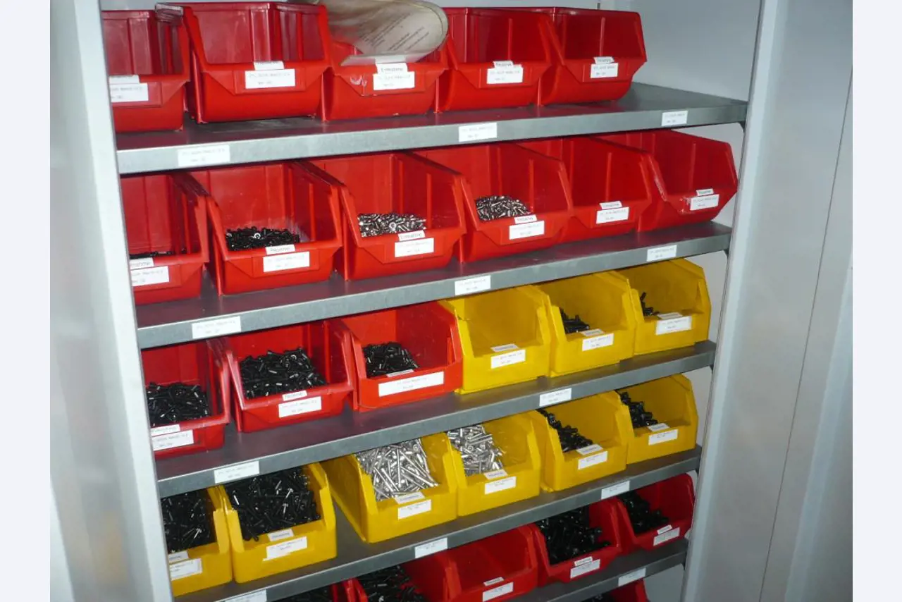 Tornos e fresadoras CNC, rectificadoras CNC, centros de maquinagem CNC-1