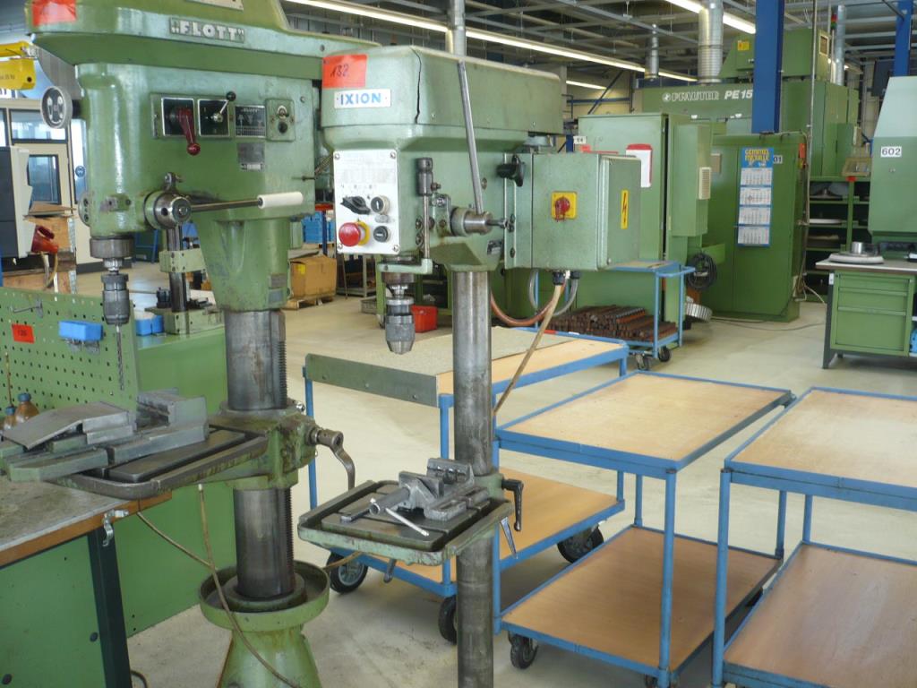 Tornos e fresadoras CNC, rectificadoras CNC, centros de maquinagem CNC-1