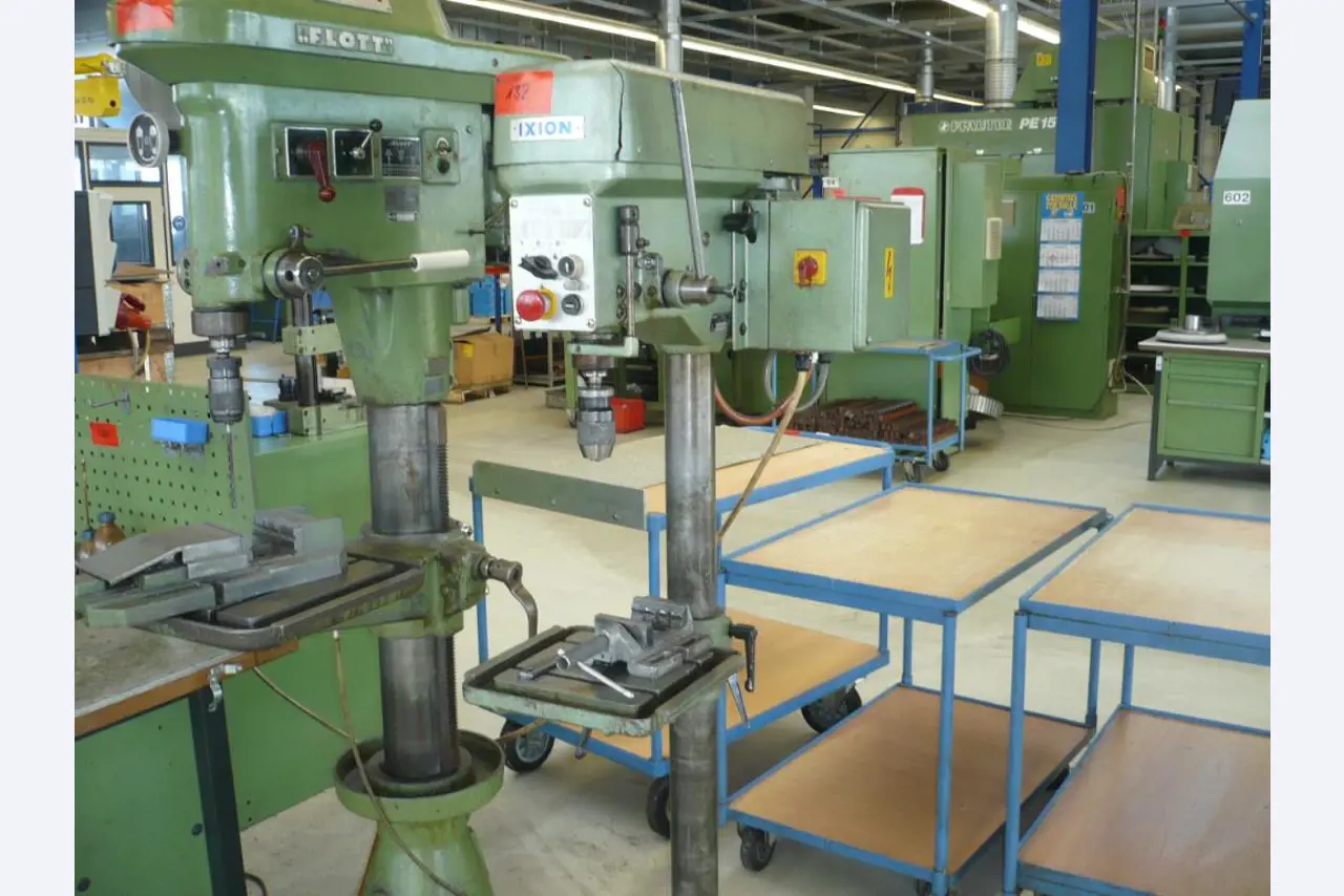 Tornos e fresadoras CNC, rectificadoras CNC, centros de maquinagem CNC-1