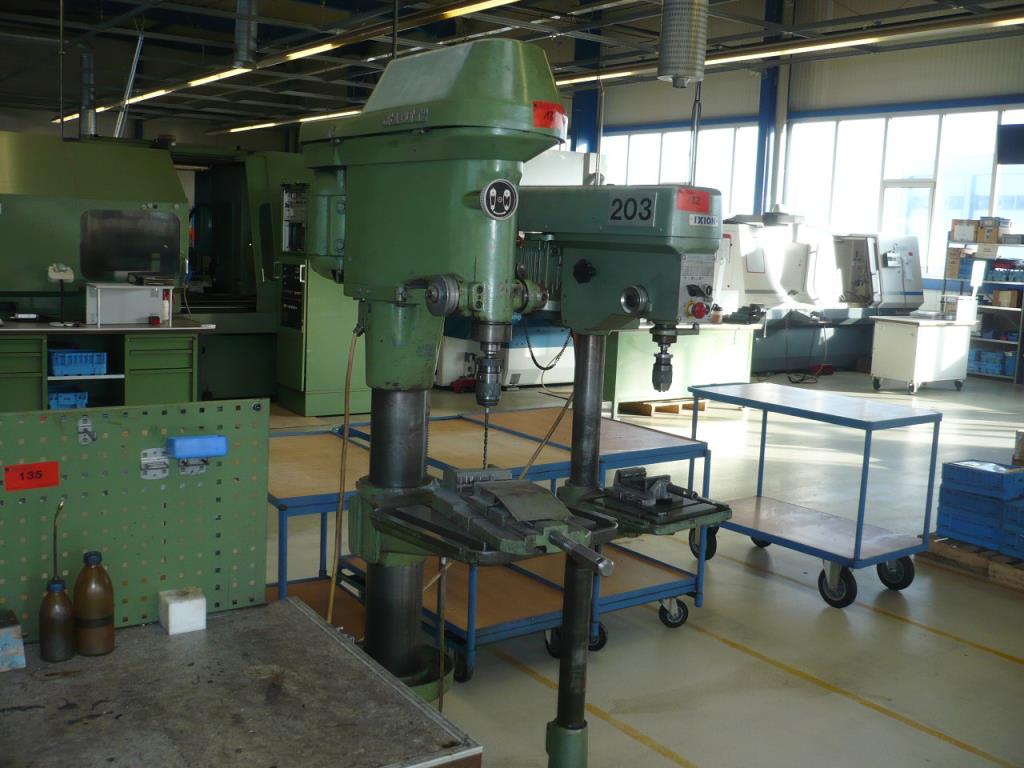 Tornos e fresadoras CNC, rectificadoras CNC, centros de maquinagem CNC-1