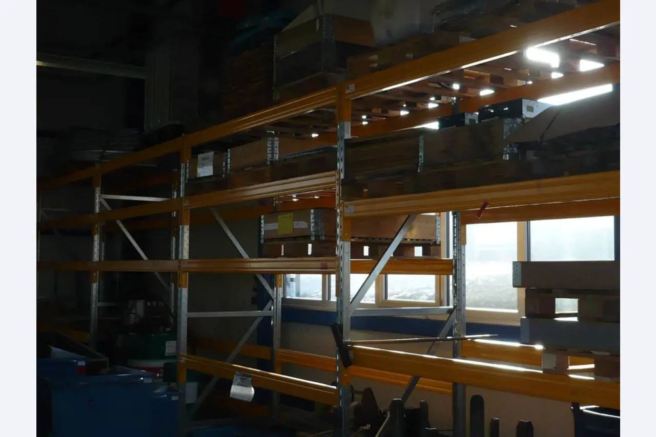 Tornos e fresadoras CNC, rectificadoras CNC, centros de maquinagem CNC-1