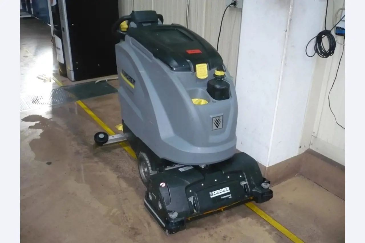 Tornos e fresadoras CNC, rectificadoras CNC, centros de maquinagem CNC-1