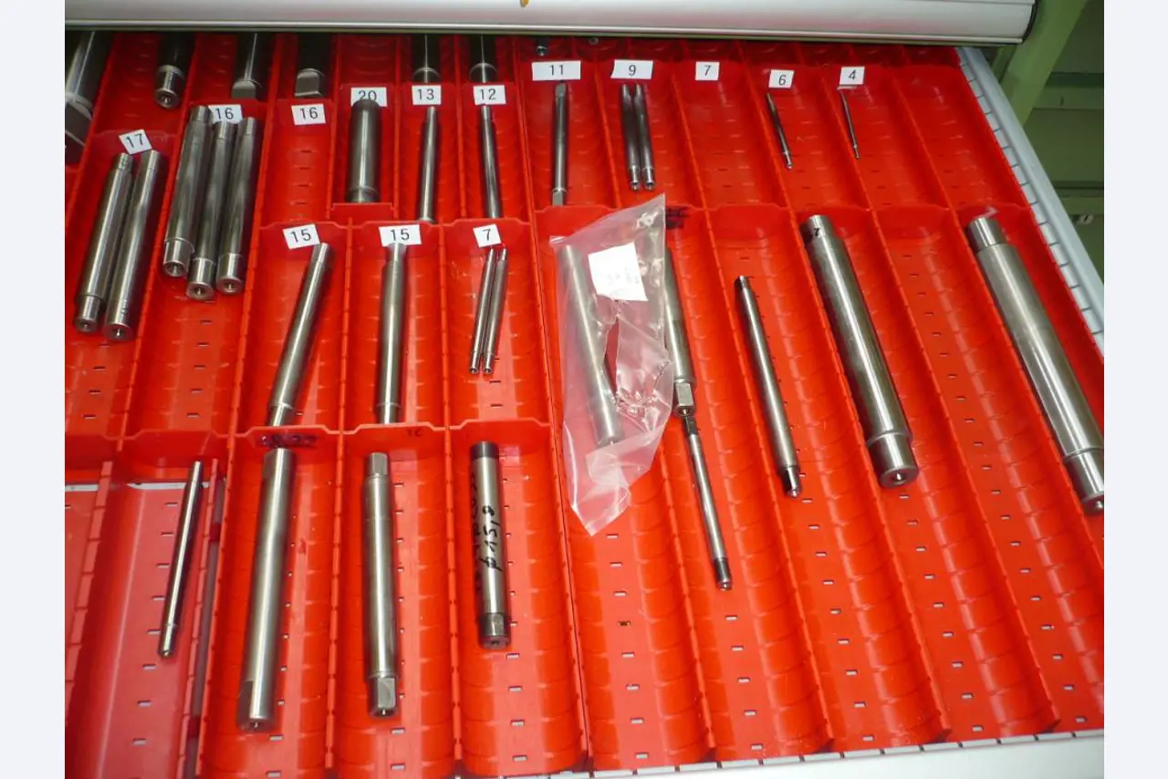 Tornos e fresadoras CNC, rectificadoras CNC, centros de maquinagem CNC-2