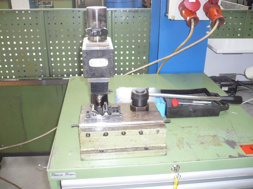 Tornos e fresadoras CNC, rectificadoras CNC, centros de maquinagem CNC-3