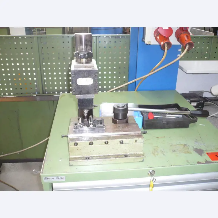 Tornos e fresadoras CNC, rectificadoras CNC, centros de maquinagem CNC-3