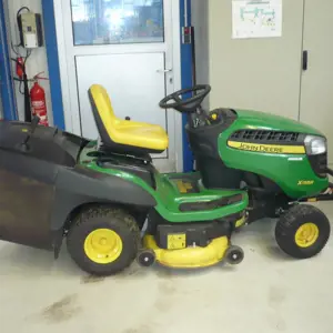 Tractor de césped John Deere X155R