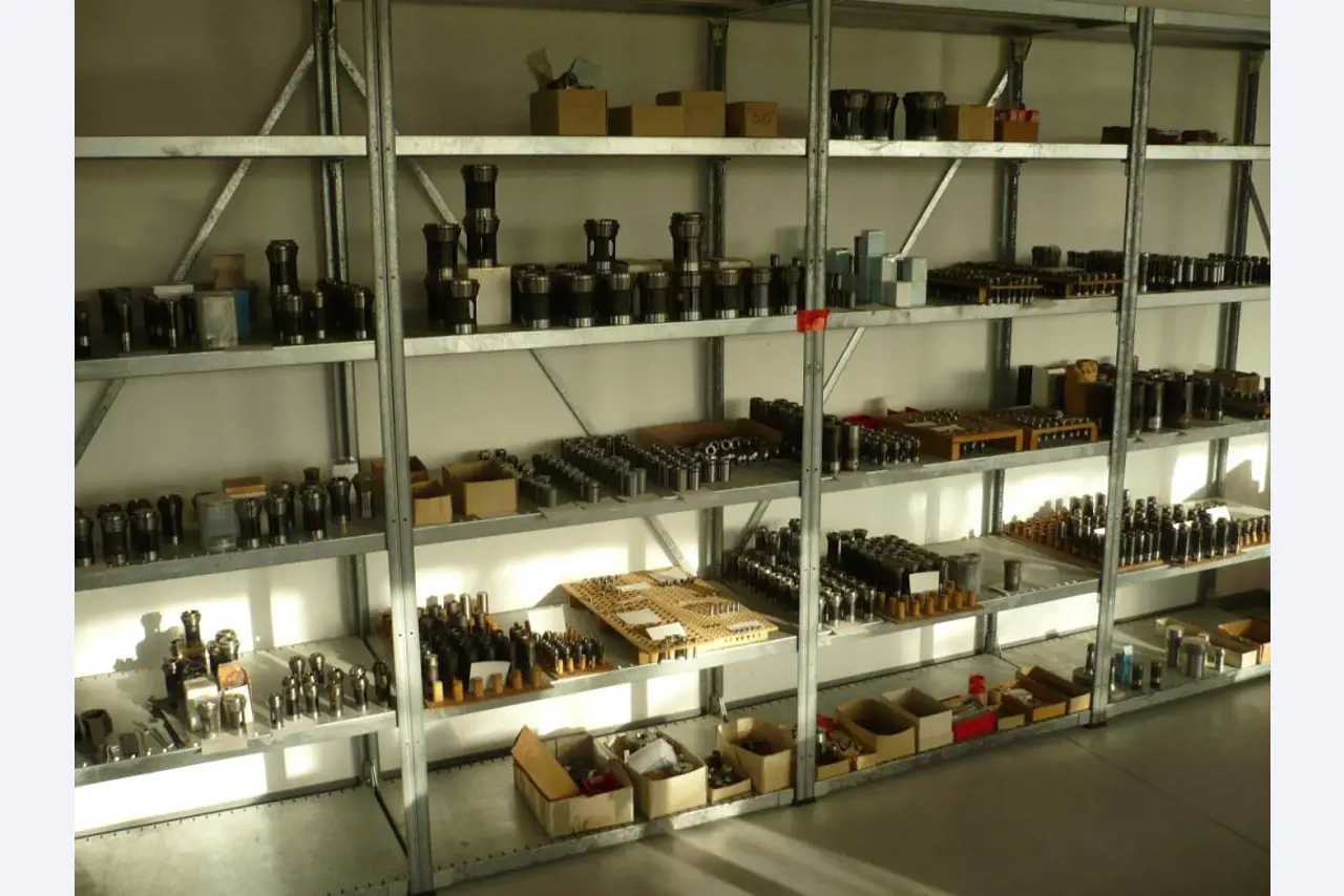 Tornos e fresadoras CNC, rectificadoras CNC, centros de maquinagem CNC-1