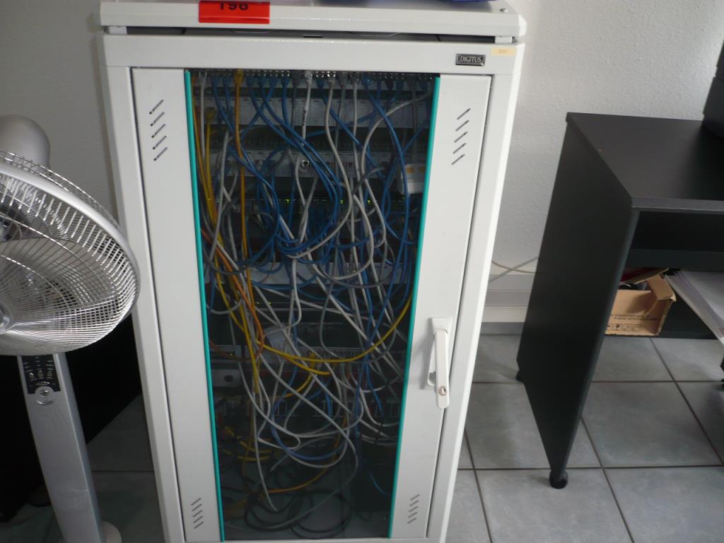 Tornos e fresadoras CNC, rectificadoras CNC, centros de maquinagem CNC-1