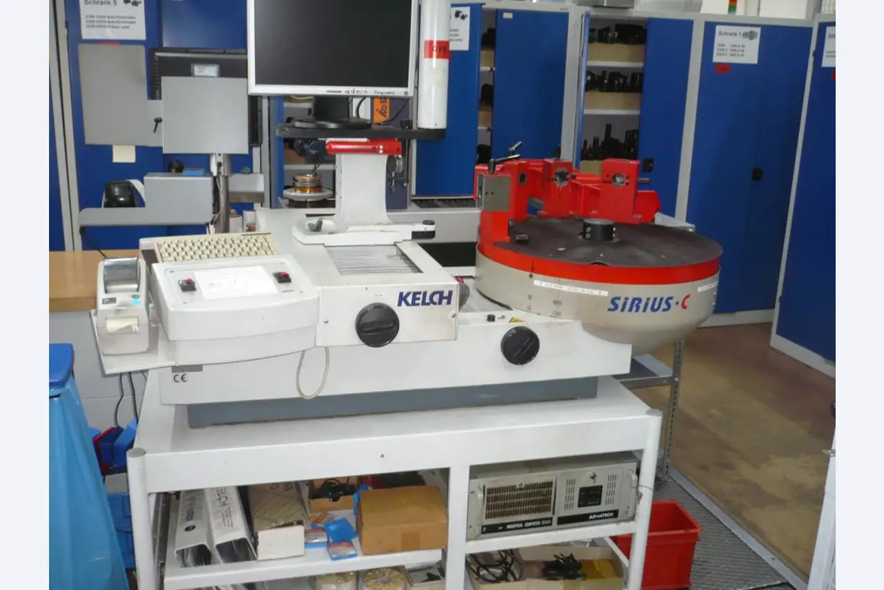 Tornos e fresadoras CNC, rectificadoras CNC, centros de maquinagem CNC-1