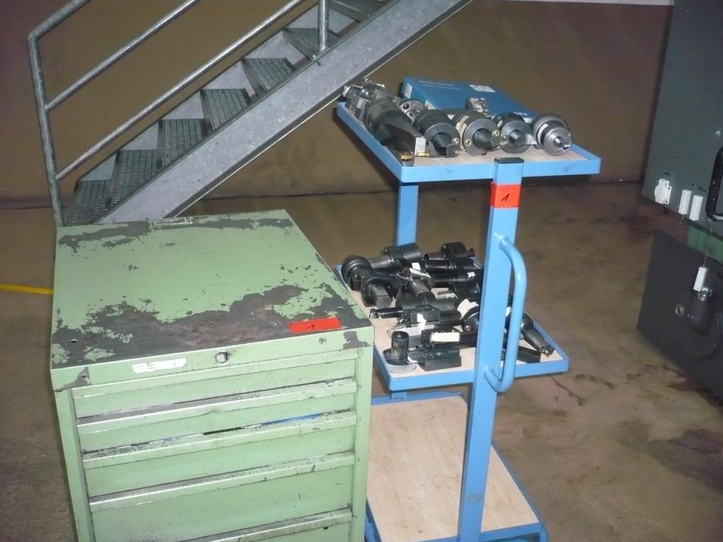 CNC soustruhy a frézky, CNC brusky, CNC obráběcí centra-4