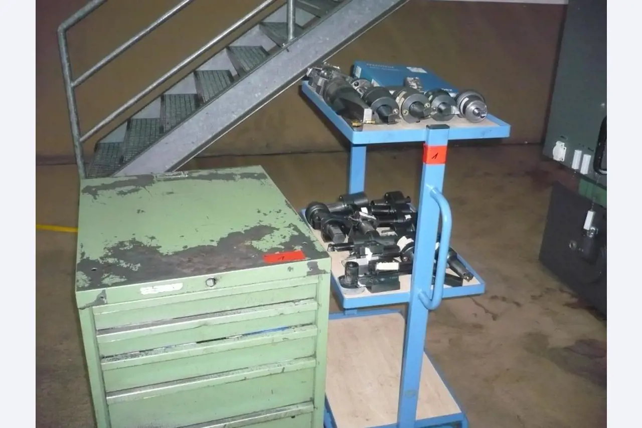 Tokarki i frezarki CNC, szlifierki CNC, centra obróbcze CNC-4