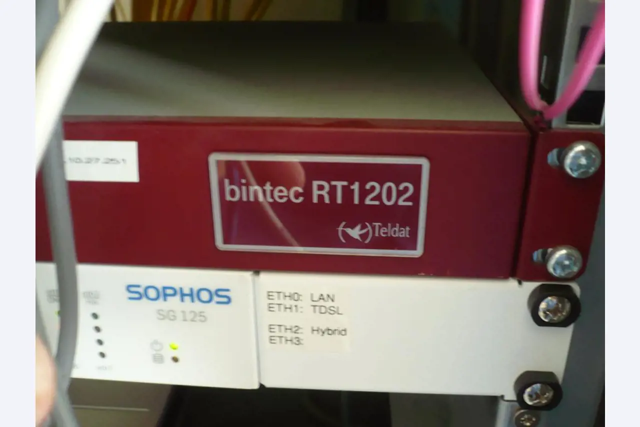 CNC soustruhy a frézky, CNC brusky, CNC obráběcí centra-2