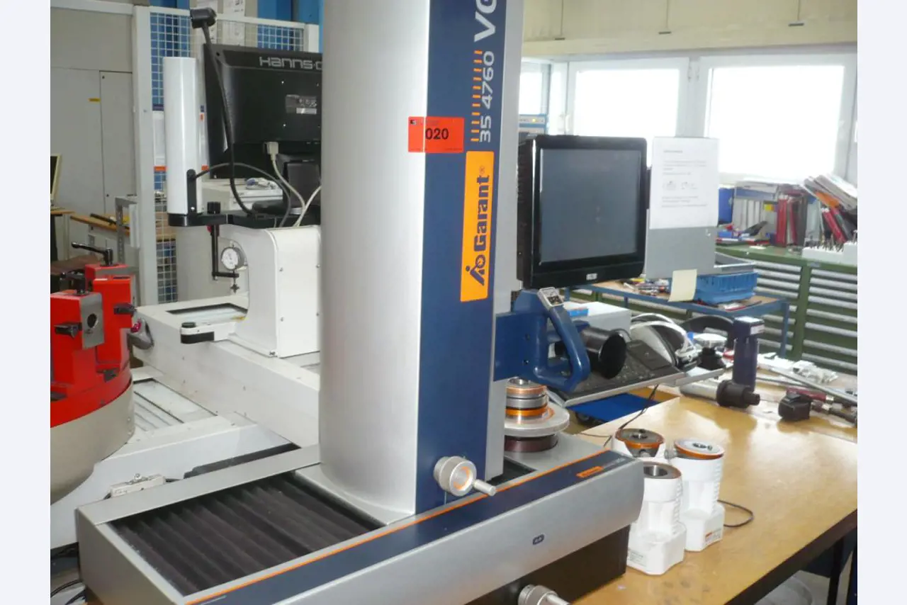 Tornos e fresadoras CNC, rectificadoras CNC, centros de maquinagem CNC-1