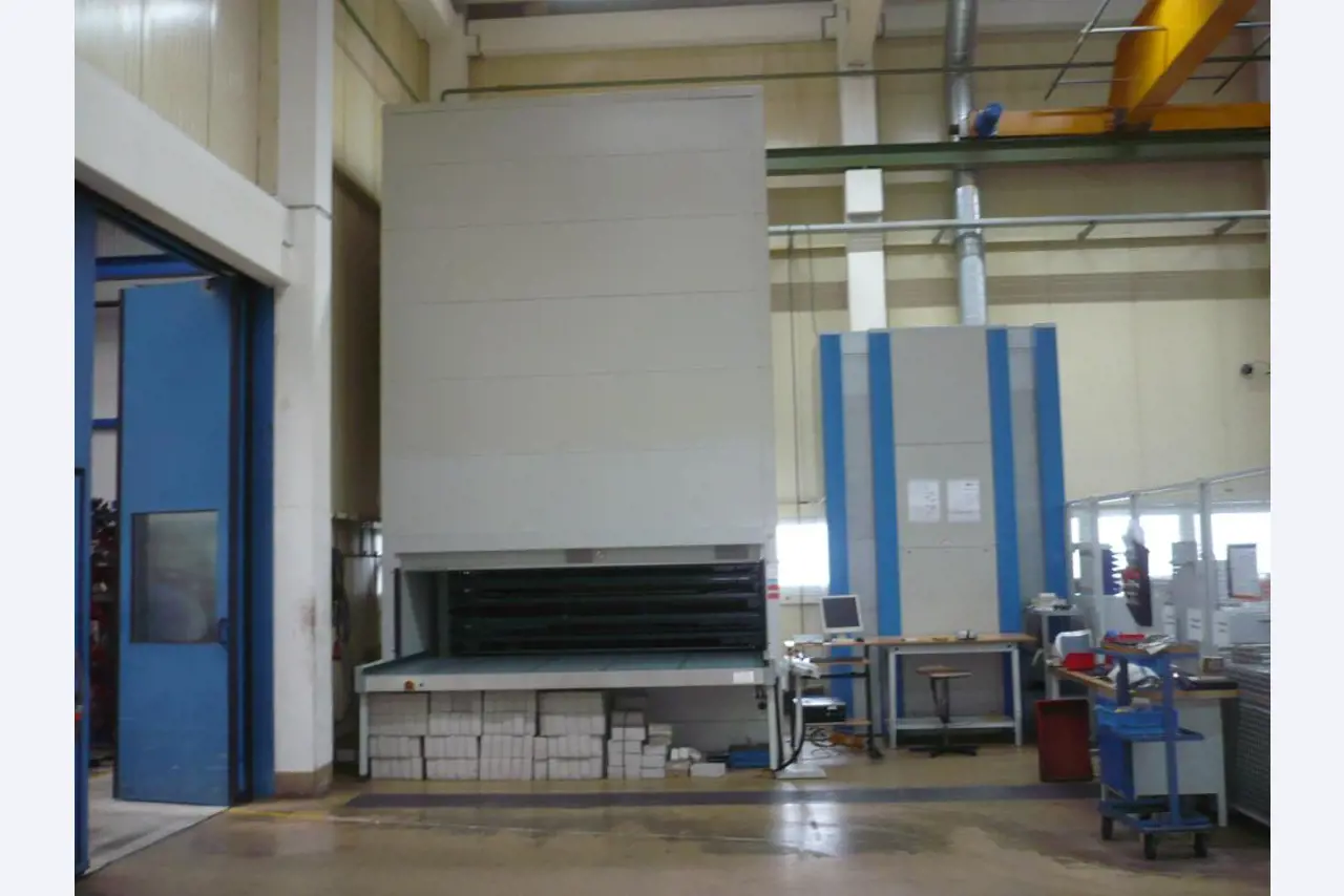 CNC soustruhy a frézky, CNC brusky, CNC obráběcí centra-1