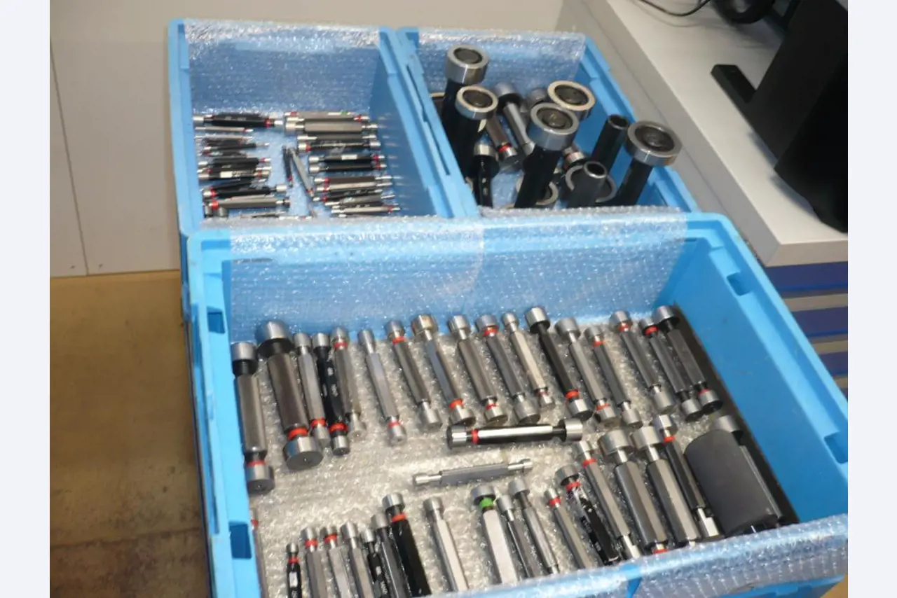 Tornos e fresadoras CNC, rectificadoras CNC, centros de maquinagem CNC-2