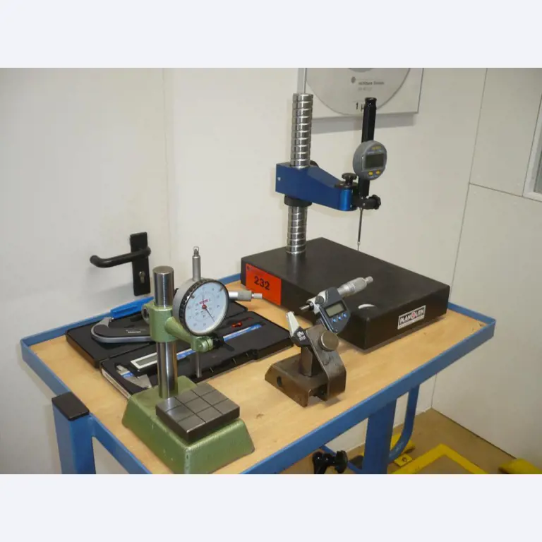 Tornos e fresadoras CNC, rectificadoras CNC, centros de maquinagem CNC-1