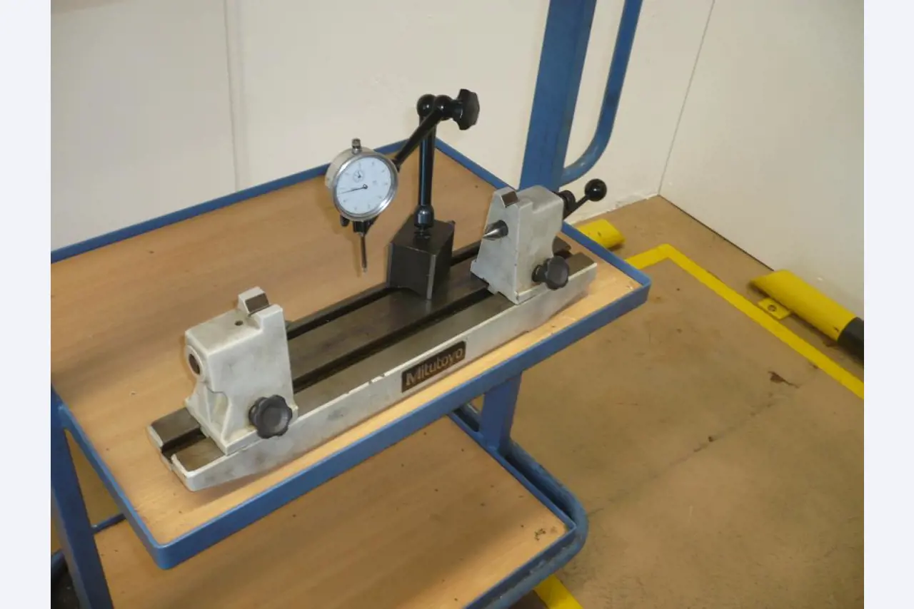 Tornos e fresadoras CNC, rectificadoras CNC, centros de maquinagem CNC-2