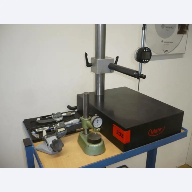 Tornos e fresadoras CNC, rectificadoras CNC, centros de maquinagem CNC-1