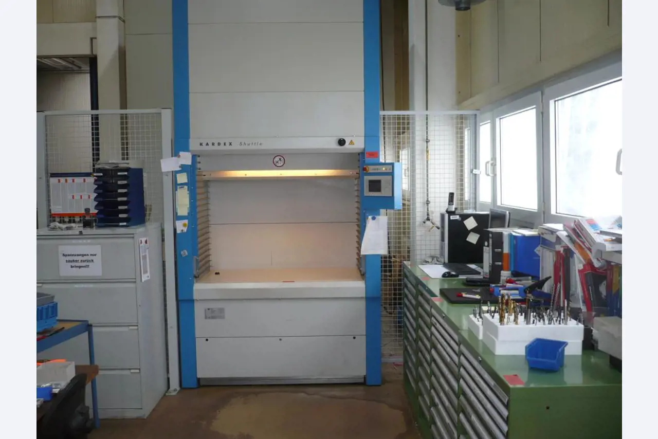 CNC-Dreh-und Fräsmaschinen, CNC-Schleifmaschinen, CNC-Bearbeitungszentren-1