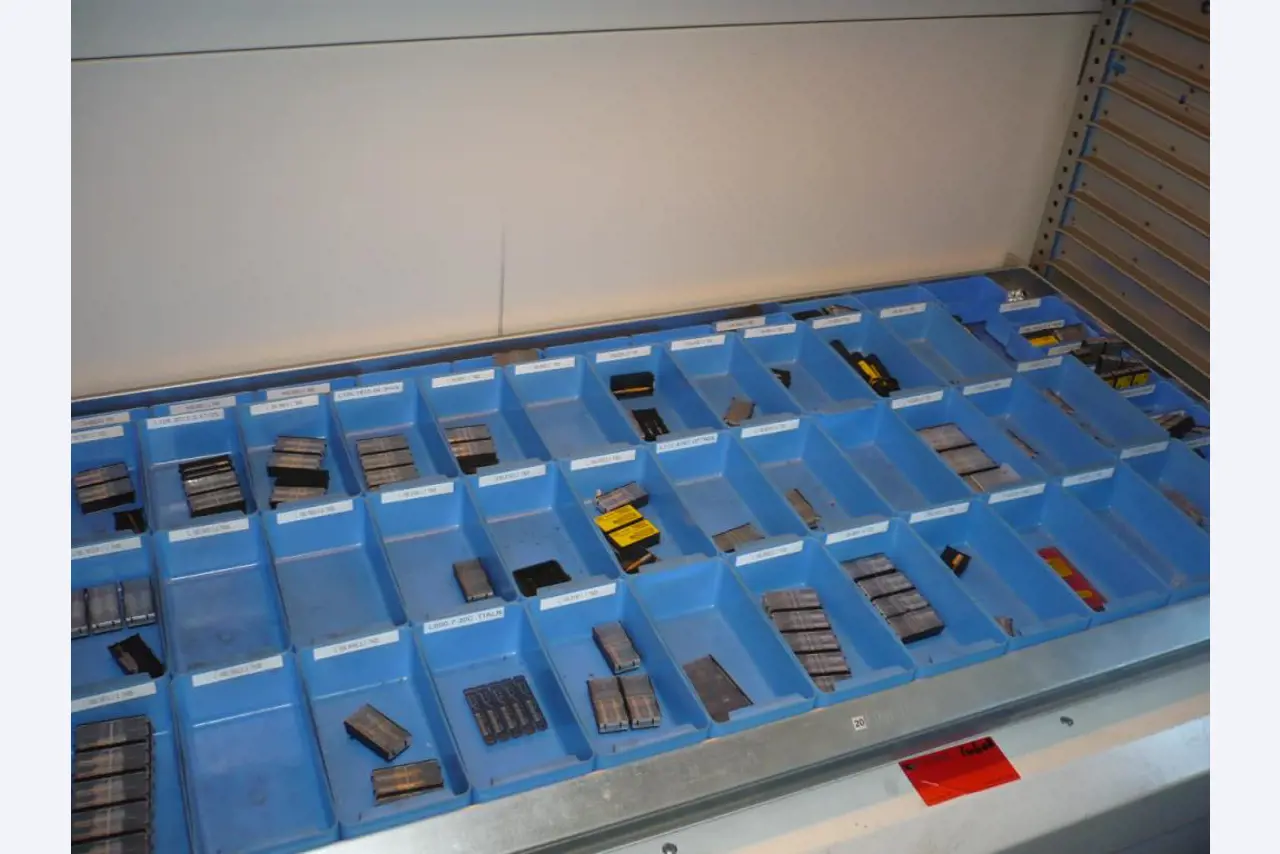 CNC-Dreh-und Fräsmaschinen, CNC-Schleifmaschinen, CNC-Bearbeitungszentren-6